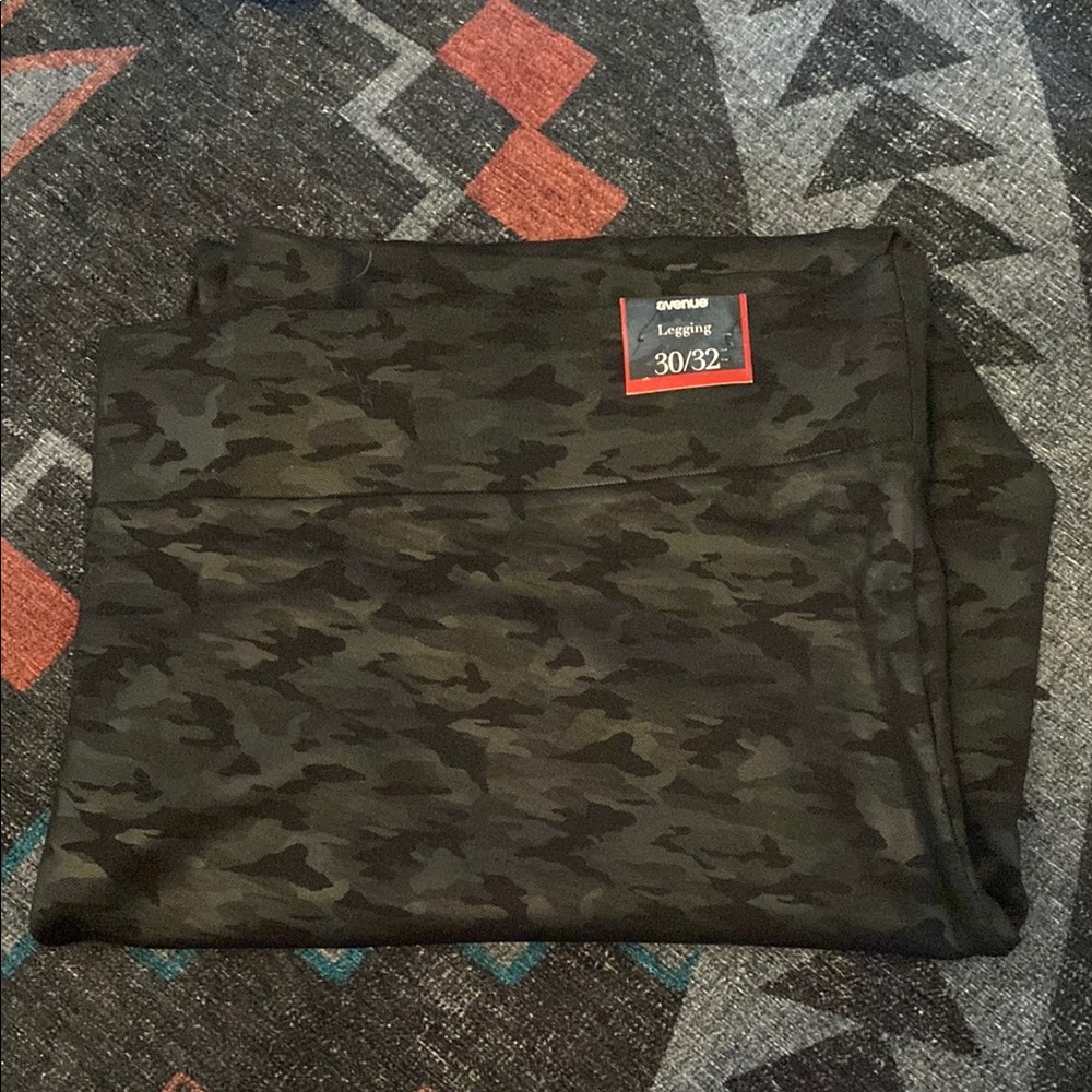 Avenue Dark Camouflage Leggings